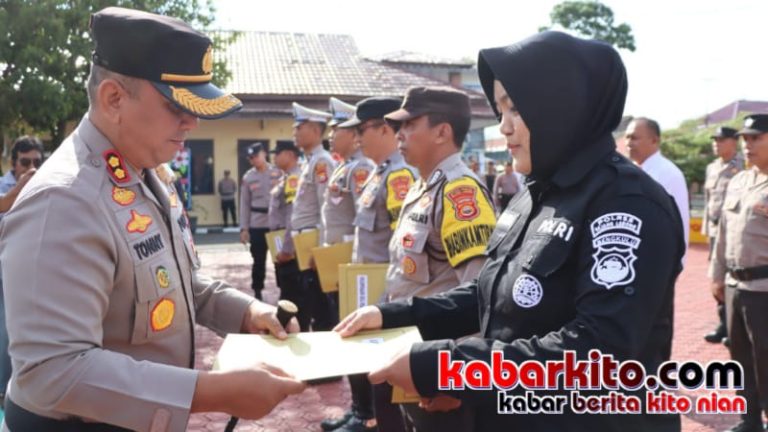 64 Anggota Polres RL Berprestasi Terima Reward