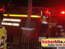 BREAKING News: Ditinggal Pergi, Rumah Warga Desa Air Meles Bawah Dilahap Si Jago Merah