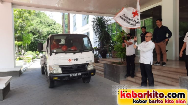 Bantu Banjir Bandang dan Longsor Pesisir Selatan, PMI Rejang Lebong Kirimkan Armada Air Bersih