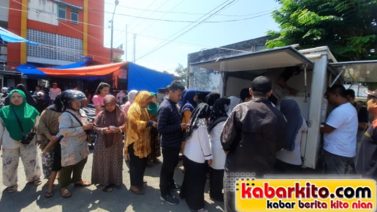 Warga Curup Serbu Operasi Pasar Murah, Rela Antri Hingga 2 Jam Demi Beli Daging Bulog